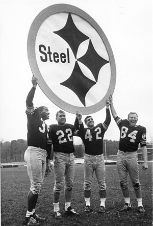 Steelers football team with original logo